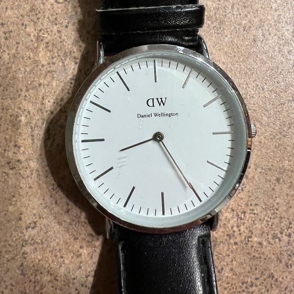 Daniel Wellington Watch - Picture 2 of 4